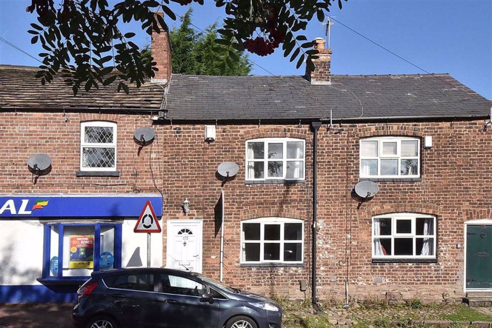2 bedroom property for sale in Broken Cross, Macclesfield £127,500