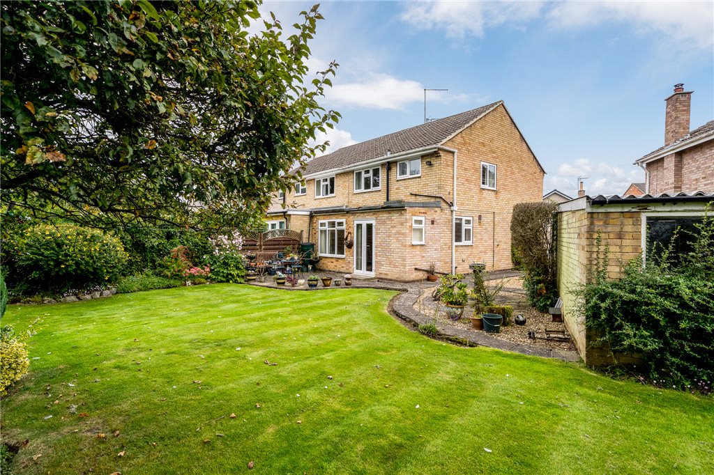 3 bedroom property for sale in Woodpark Drive, Knaresborough, North