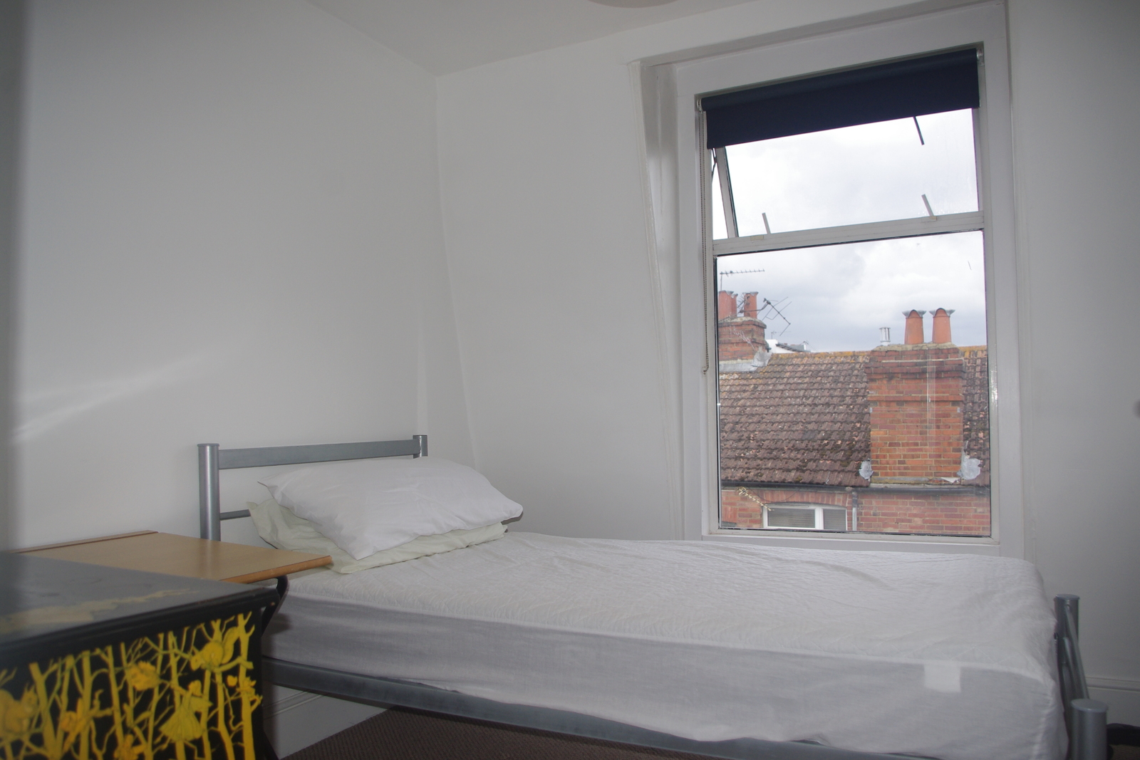 FOUR BEDROOM FLAT  TO LET  WEST HENDON BROADWAY  NW9 Image 4