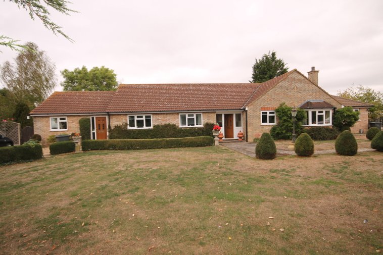 3 bedroom property for sale in Shrubbery Lane, Bedford, MK44 £600,000