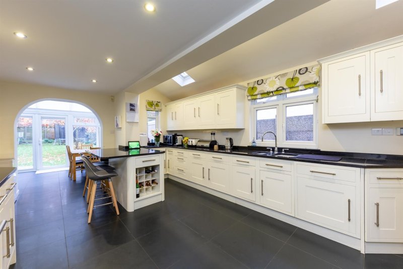 3 bedroom property for sale in Clothall Road, Baldock Guide price £