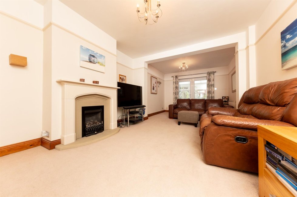 3 bedroom property for sale in Clothall Road, Baldock Guide price £