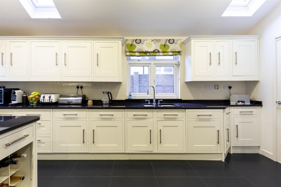 3 bedroom property for sale in Clothall Road, Baldock Guide price £