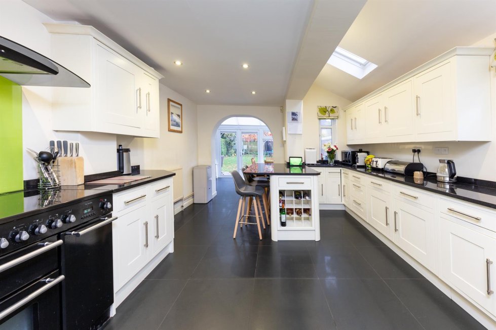 3 bedroom property for sale in Clothall Road, Baldock Guide price £