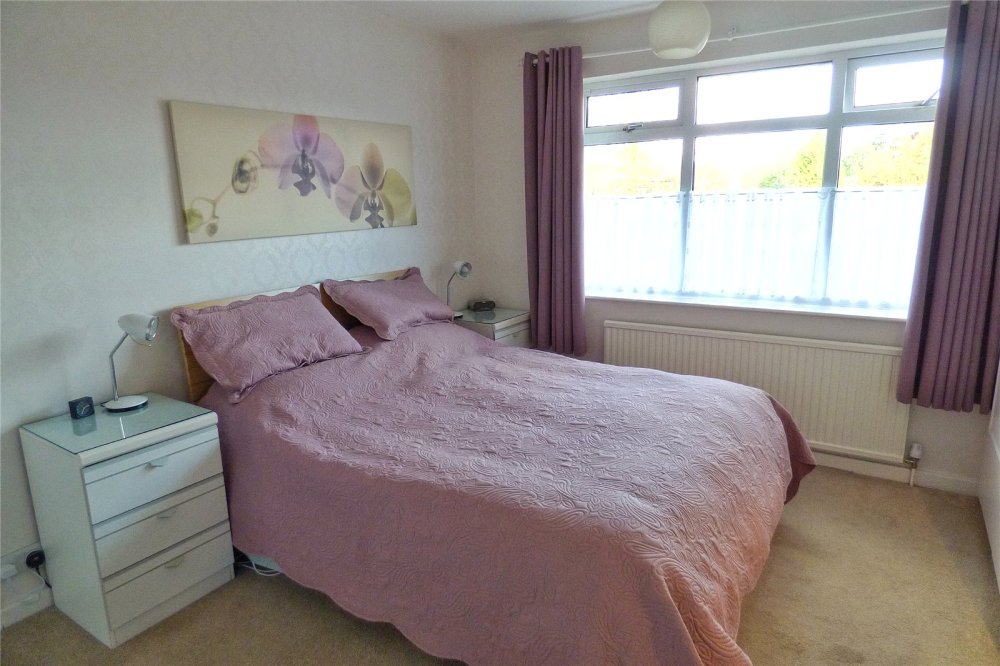 3 Bedroom Property For Sale In Worcester Road Alkrington