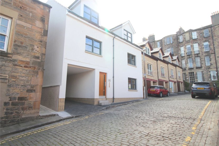1 bedroom apartment to let in South Gayfield Lane, Edinburgh
