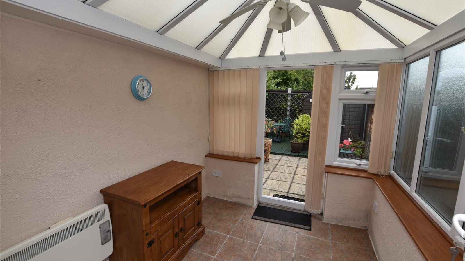 2 bedroom property for sale in Atherstone Close, Canvey Island £250,000