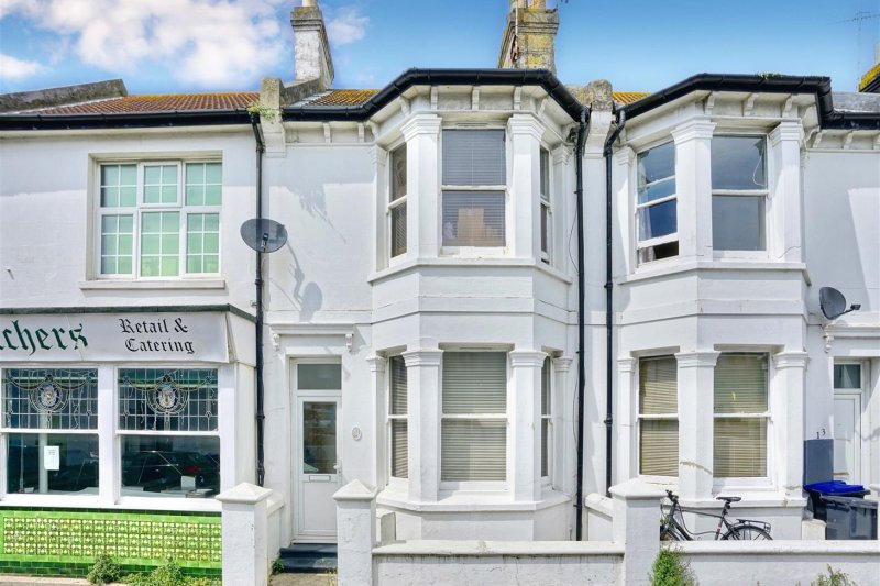 2 bedroom property for sale in New Road, ShorehamBySea £300,000