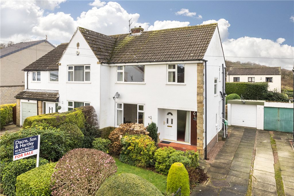 3 bedroom property for sale in Hall Drive, Burley In Wharfedale, LS29