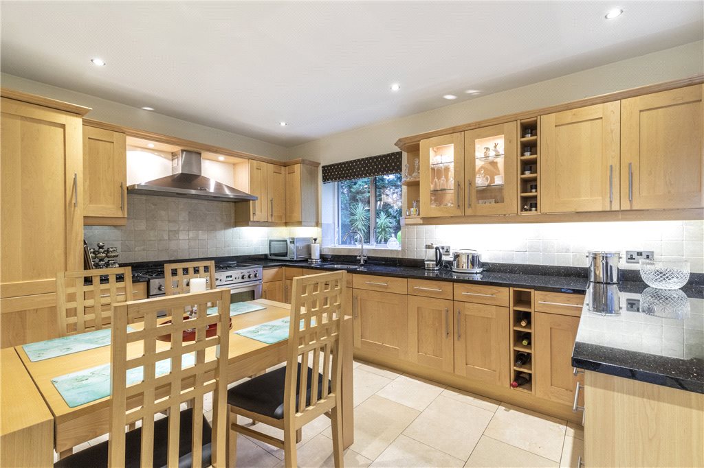 4 bedroom property for sale in Bingley Road, Shipley, Bradford, BD18