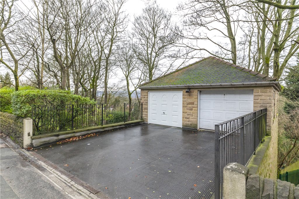 4 bedroom property for sale in Bingley Road, Shipley, Bradford, BD18