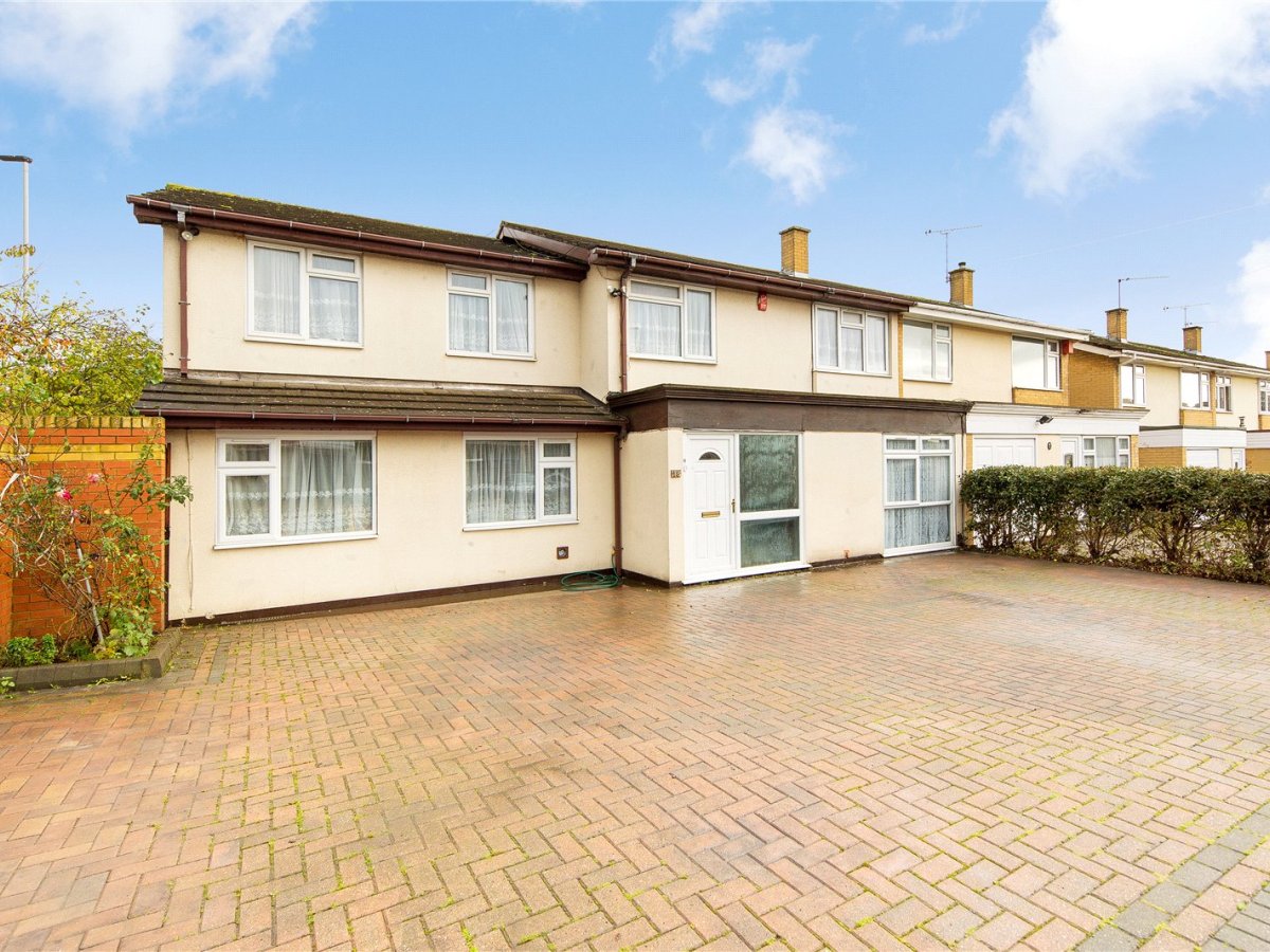 5 bedroom property for sale in Grassmere Road, Hornchurch, RM11 Guide