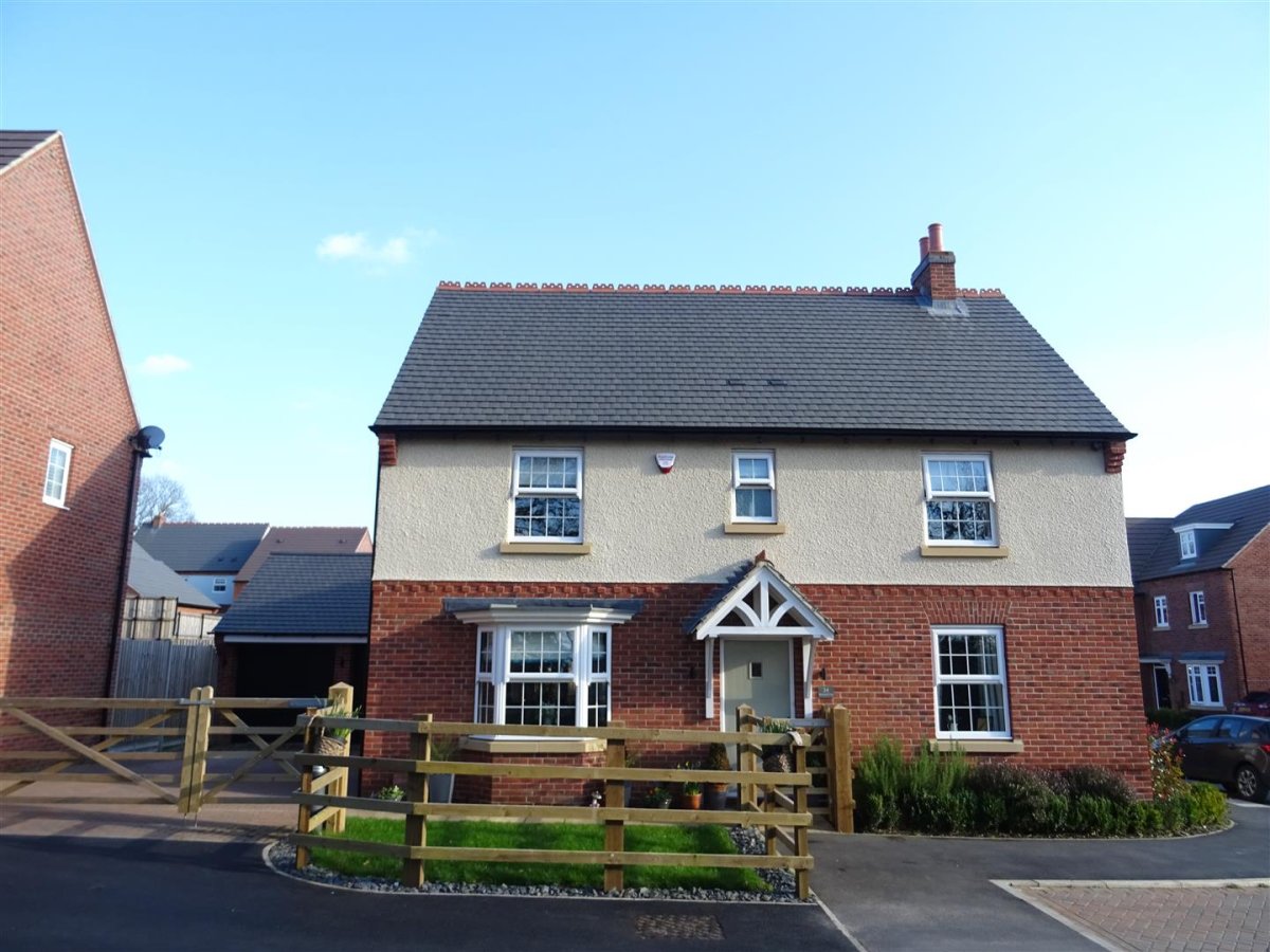 4 bedroom property for sale in Bluebell Way, Coalville, Leicestershire