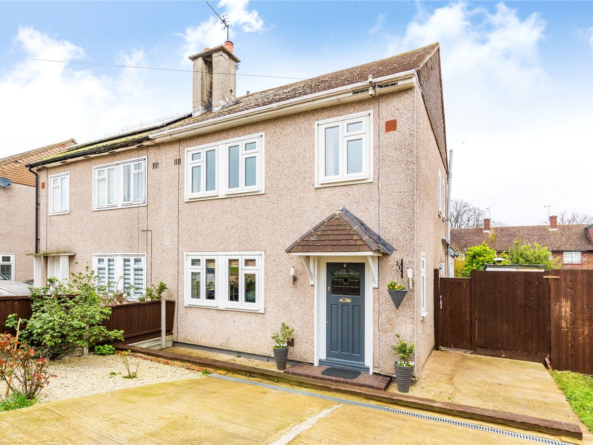 3 bedroom property for sale in Halesworth Road, Harold Hill, RM3