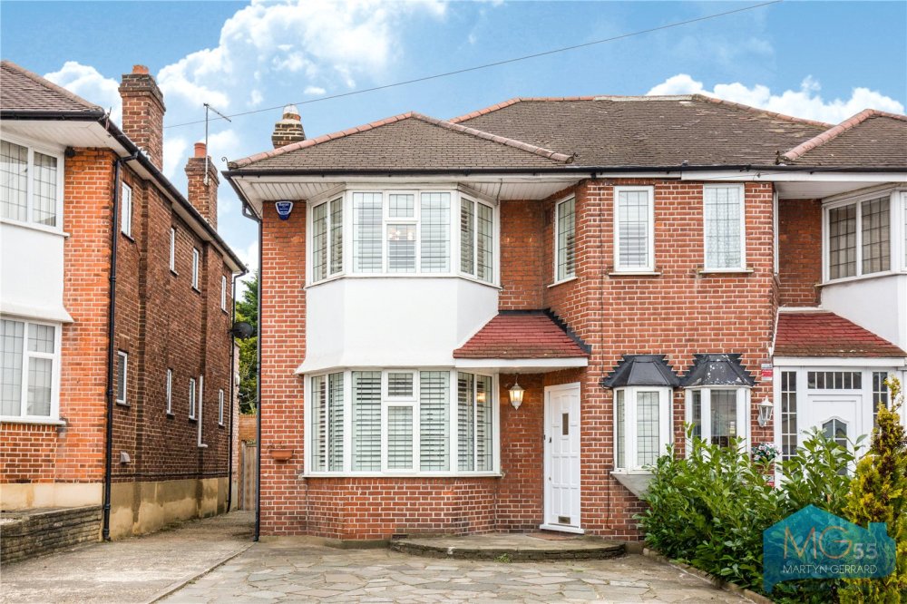 3 bedroom property for sale in Osidge Lane, Southgate, London, N14 £