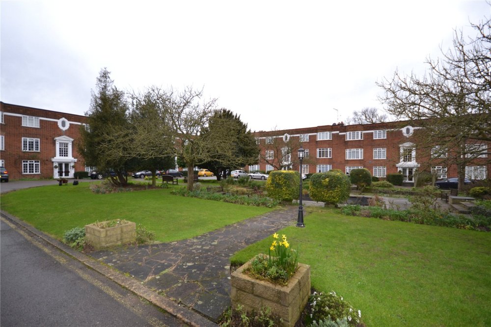 2 bedroom property to let in Finchley Court, Ballards Lane, London, N3