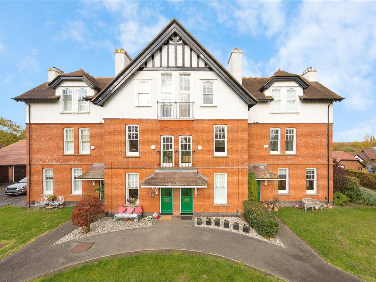 3 bedroom property for sale in Great Stony Park, Ongar, Essex, CM5 £