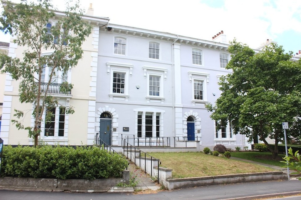 6 bedroom property in Devon Square, Newton Abbot Guide price £375,000