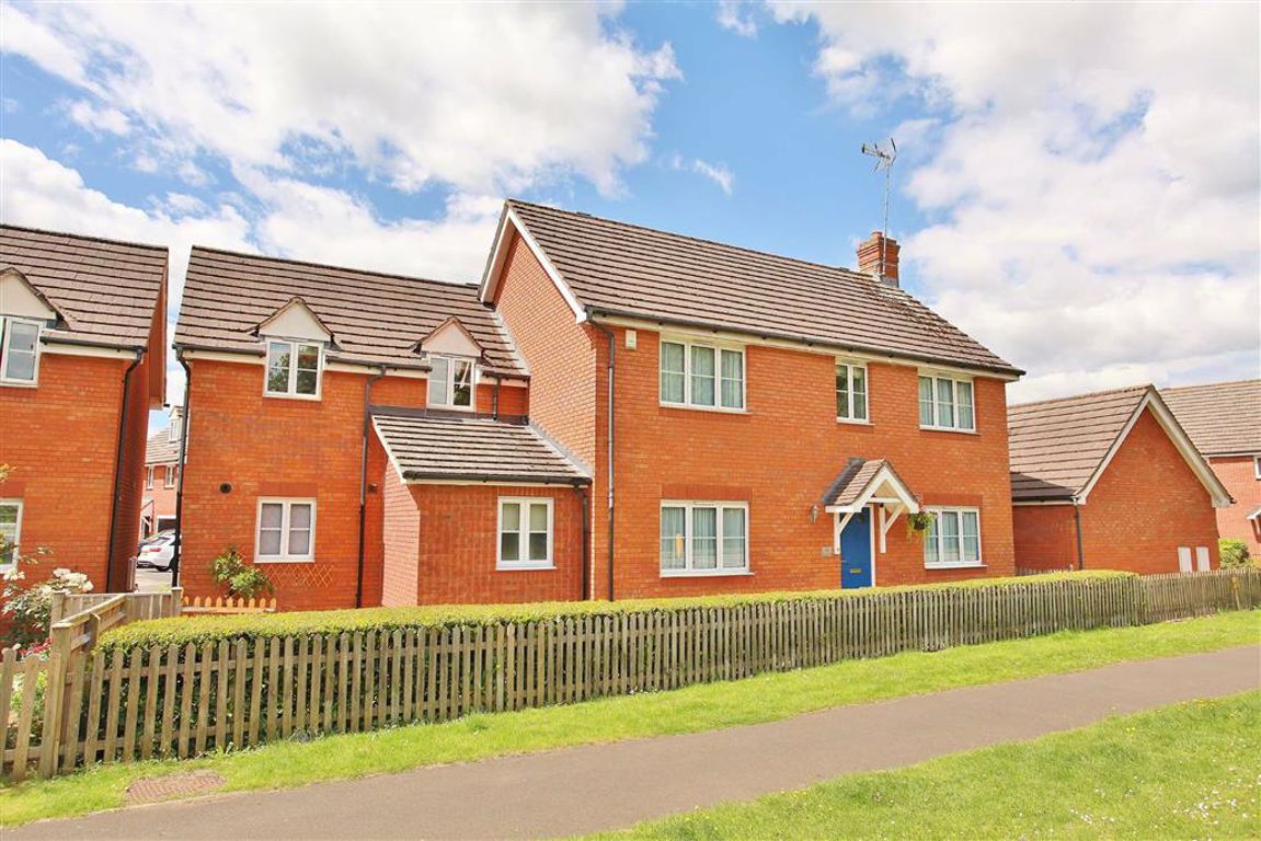 5 bedroom property for sale in Oxford Road, Banbury £545,000