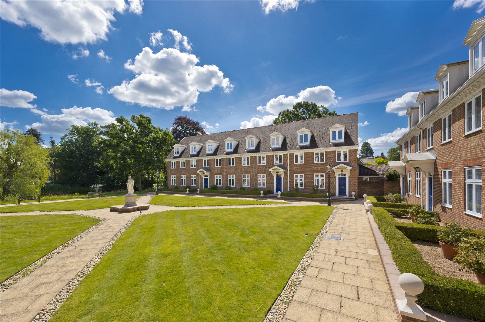 JacksonStops 4 bedroom property for sale in The Square, High Pine