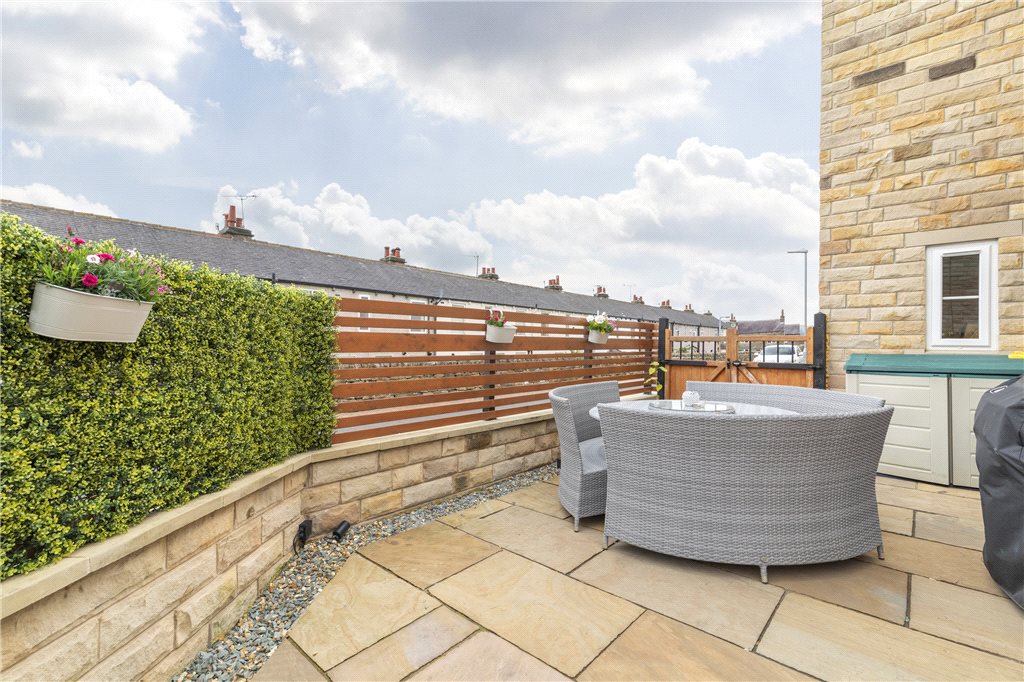 3 bedroom property for sale in Stockbridge Wharf, Riddlesden, Keighley