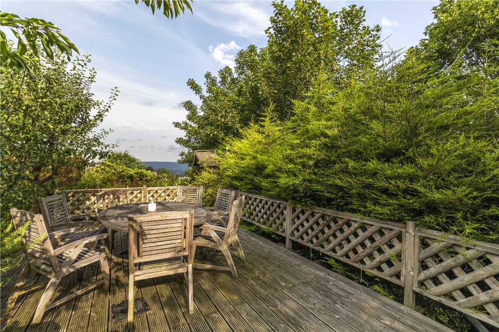 4 bedroom property for sale in High Bank Lane, Moorhead, Shipley, BD18