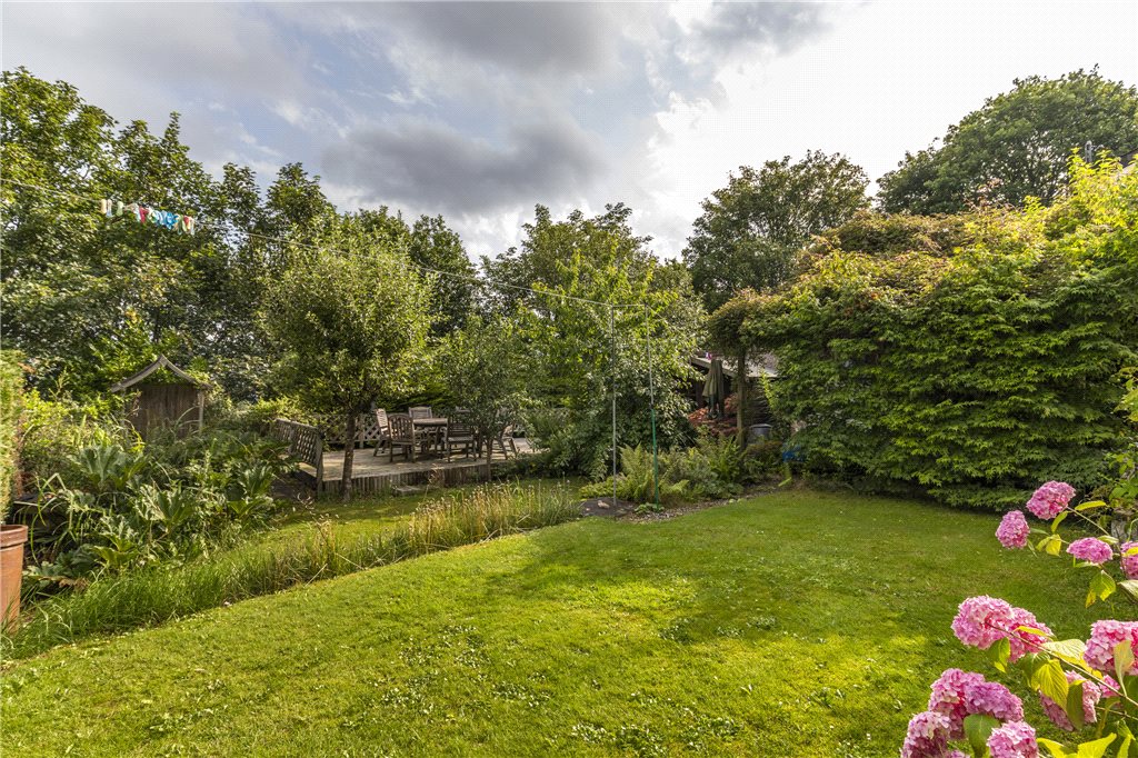 4 bedroom property for sale in High Bank Lane, Moorhead, Shipley, BD18 Offers in the region of