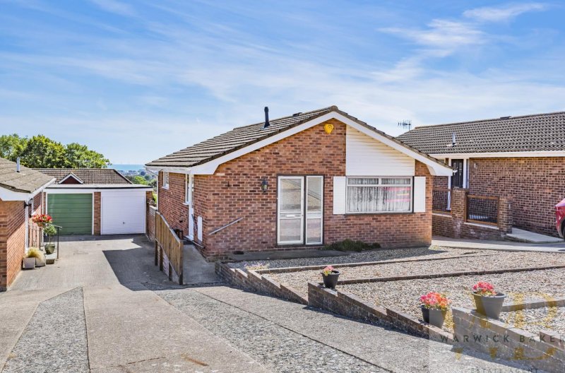 2 bedroom property for sale in Slonk Hill Road, ShorehamBySea £350,000