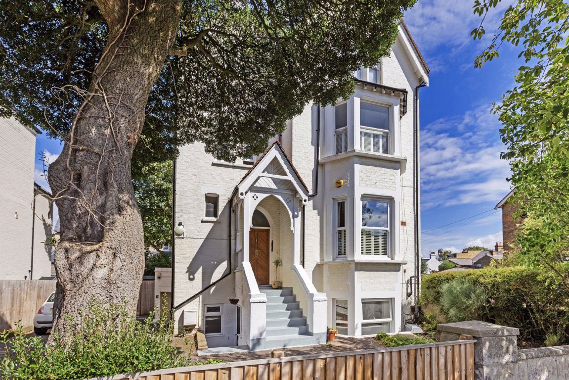 Snellers 1 bedroom property for sale in Bridgeman Road, Teddington