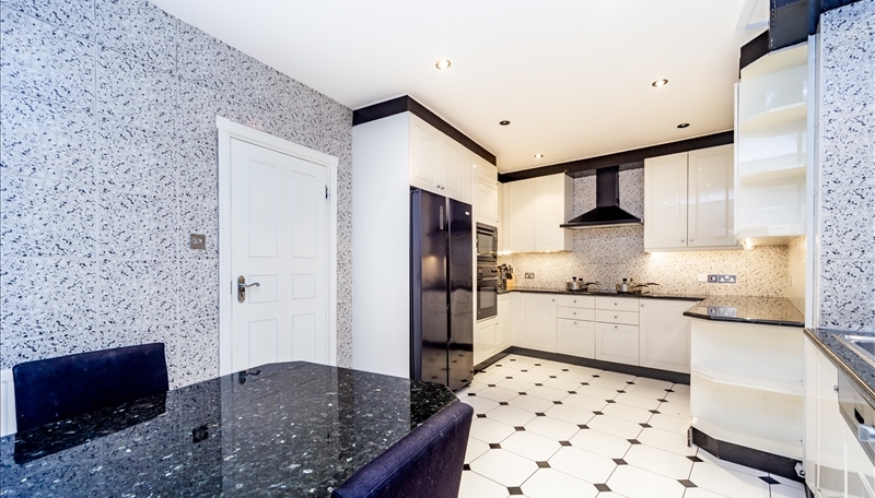 Newly Refurbished  Five Bedroom Apartment  To Let  Strathmore Court  St Johns Wood  NW8 Image 5