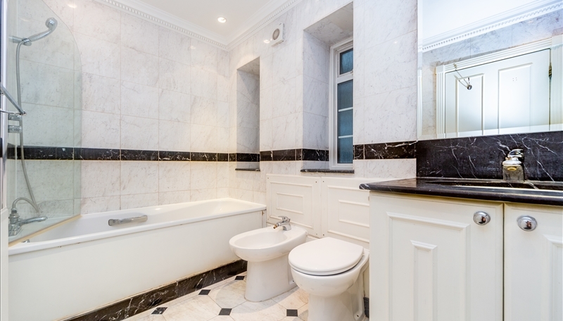 Newly Refurbished  Five Bedroom Apartment  To Let  Strathmore Court  St Johns Wood  NW8 Image 12