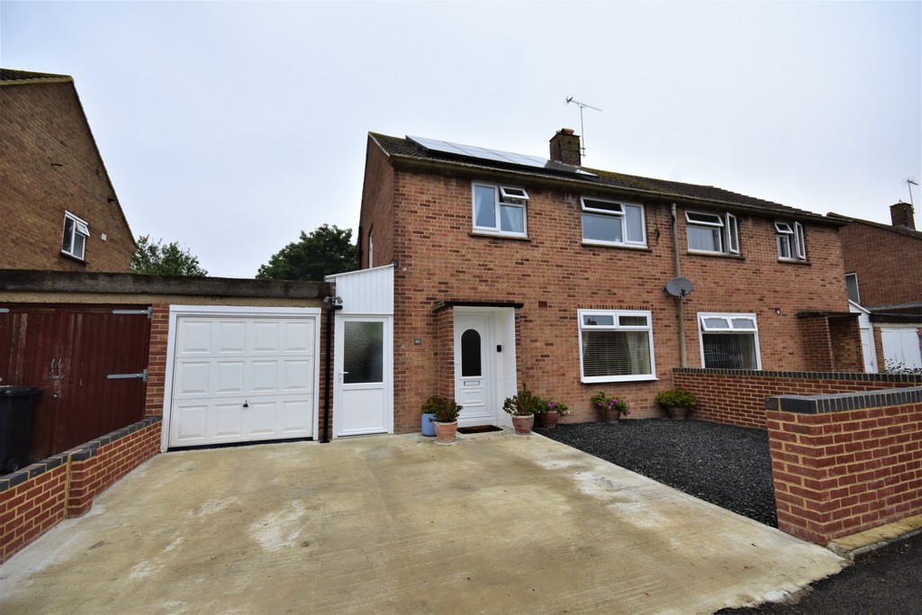 3 bedroom property for sale in Newlands Avenue, Didcot £345,000