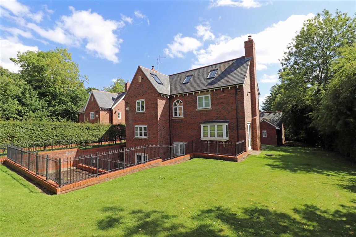 4 bedroom property for sale in Hatton Flight, Hatton, Warwick, CV35 Guide price £785,000