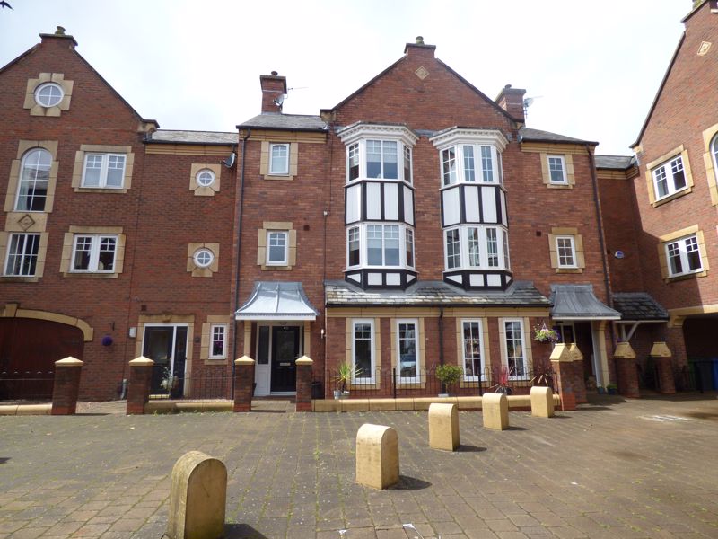 4 bedroom property for sale in Bainbridge Crescent, Whittle Hall