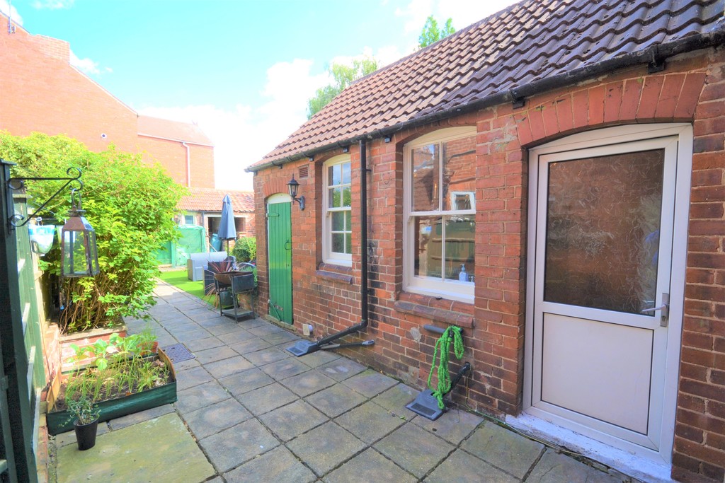 2 bedroom property for sale in Westgate, Tickhill, Doncaster Offers