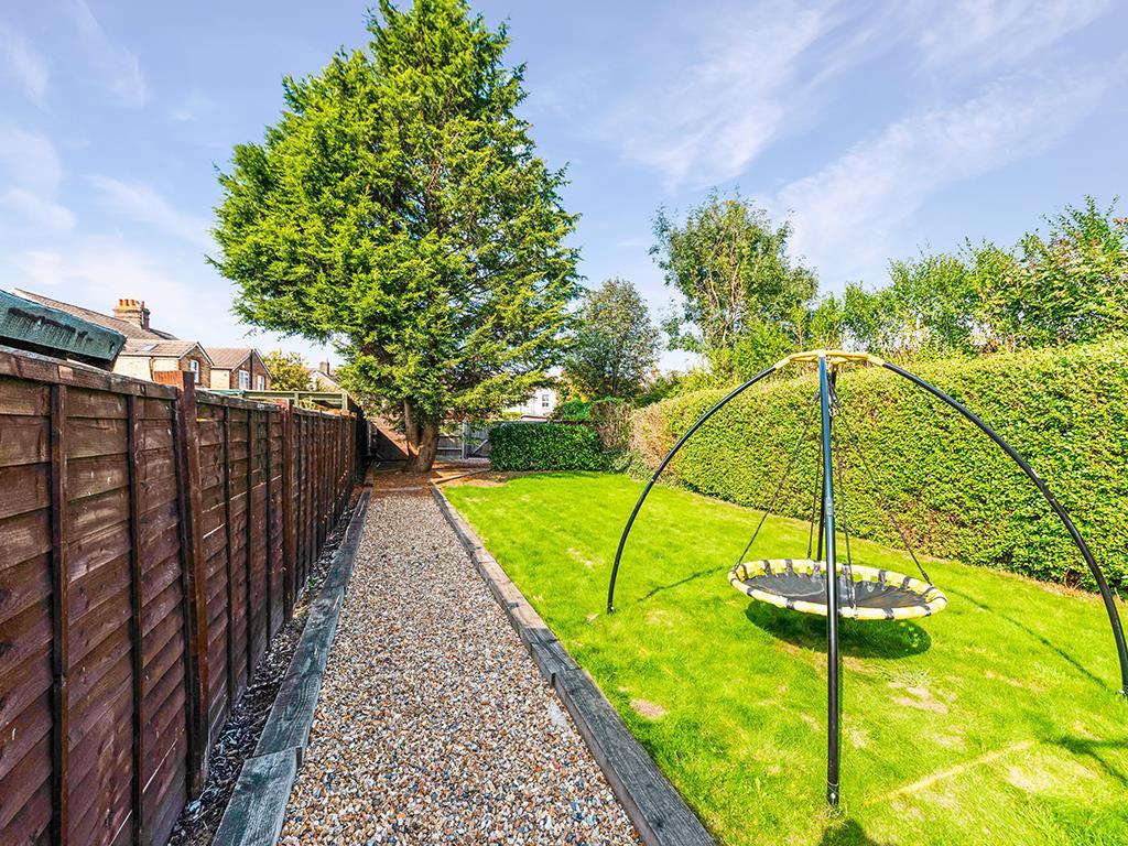 4 bedroom property for sale in Southcote Road, Merstham, RH1 3LJ £635,000