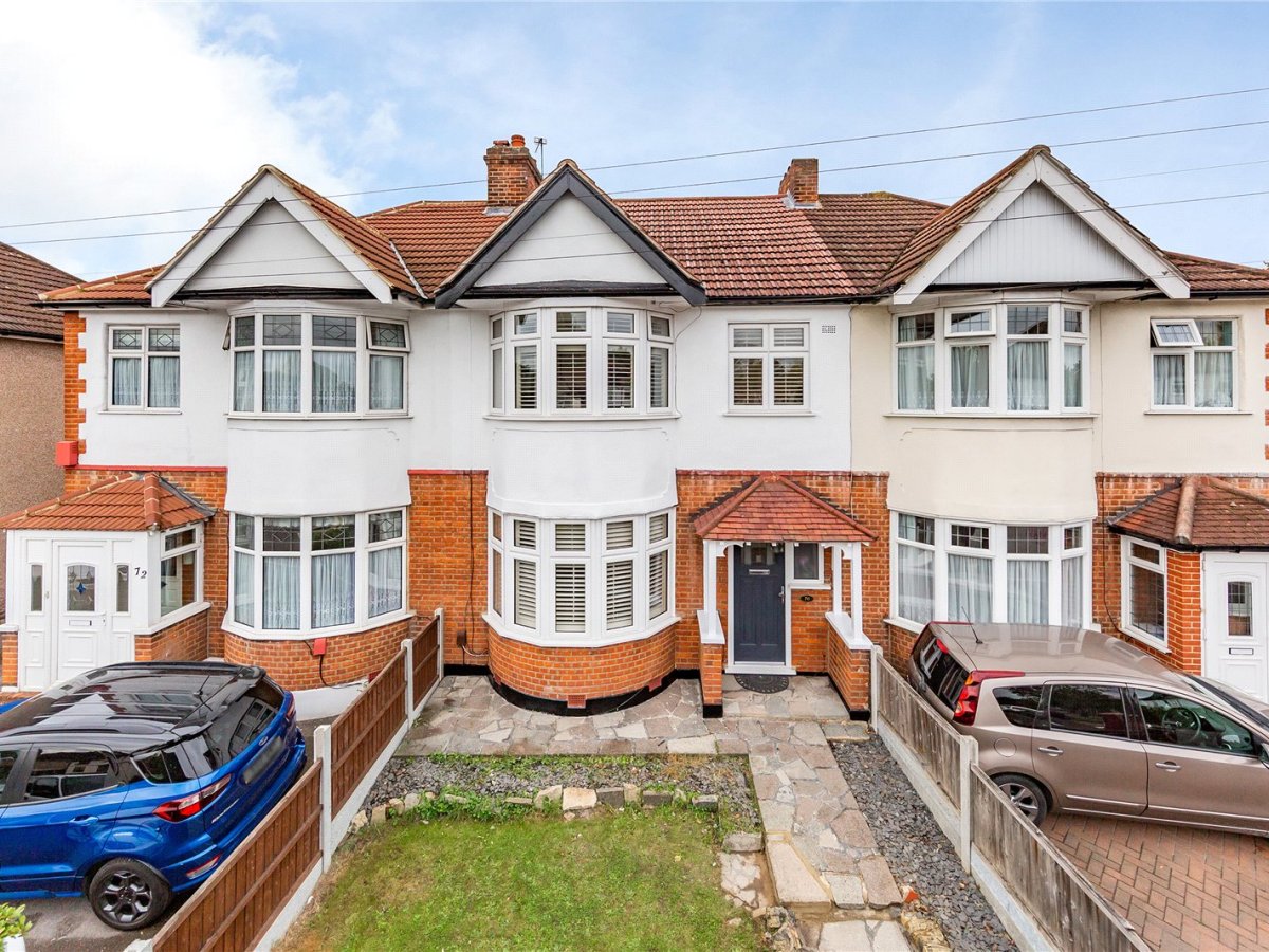 3 bedroom property for sale in Slewins Lane, Hornchurch, RM11 Offers