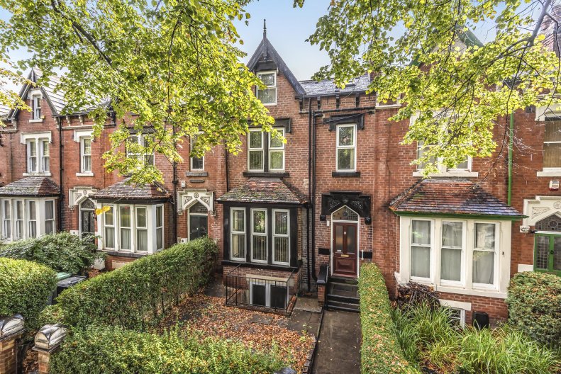 5 bedroom house terraced for sale in Harehills Avenue, Leeds, LS8 4ET