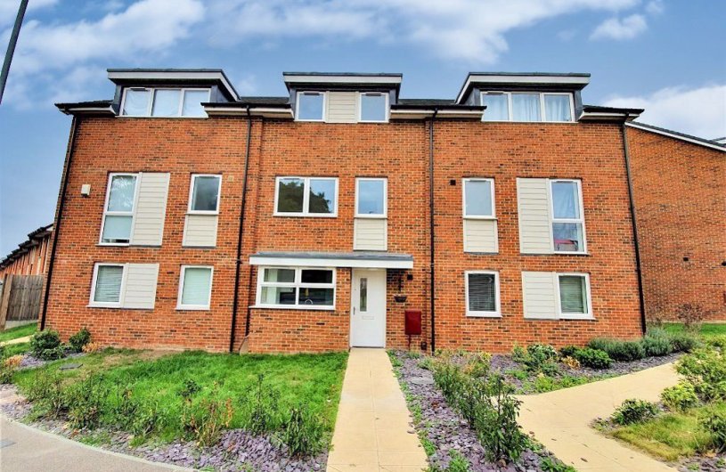 4 bedroom property to let in Temple Hill, Dartford £1750 pcm