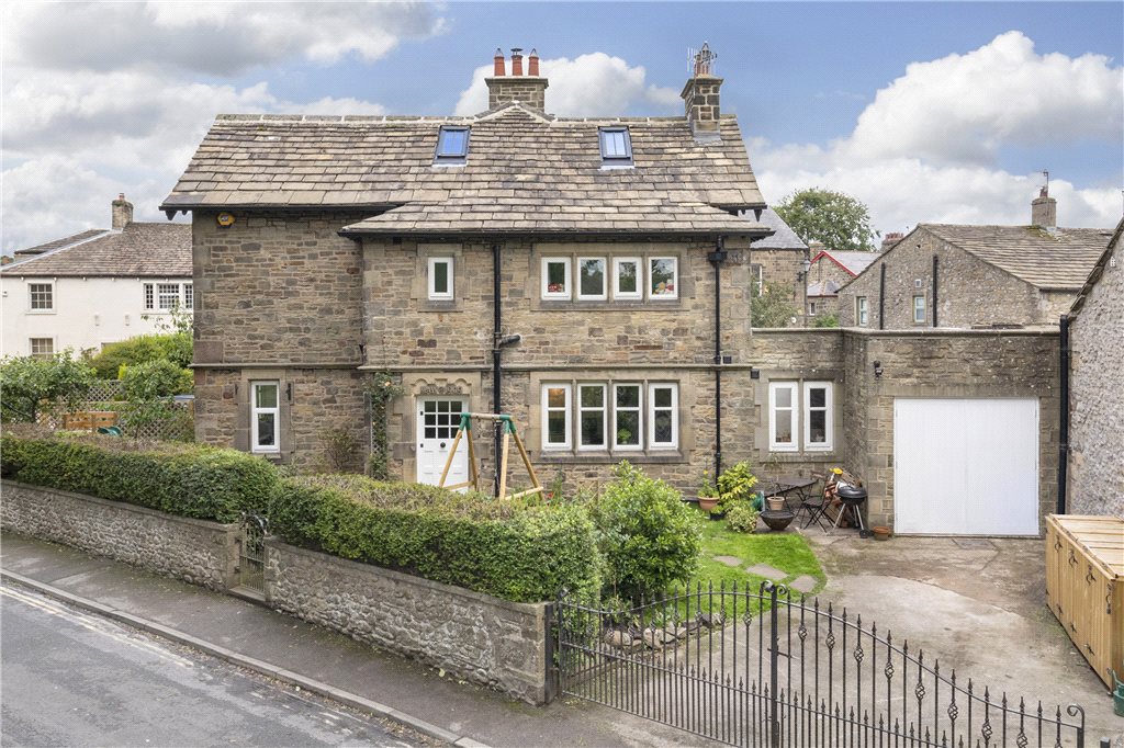 4 bedroom property for sale in South Street, Gargrave, Skipton, BD23