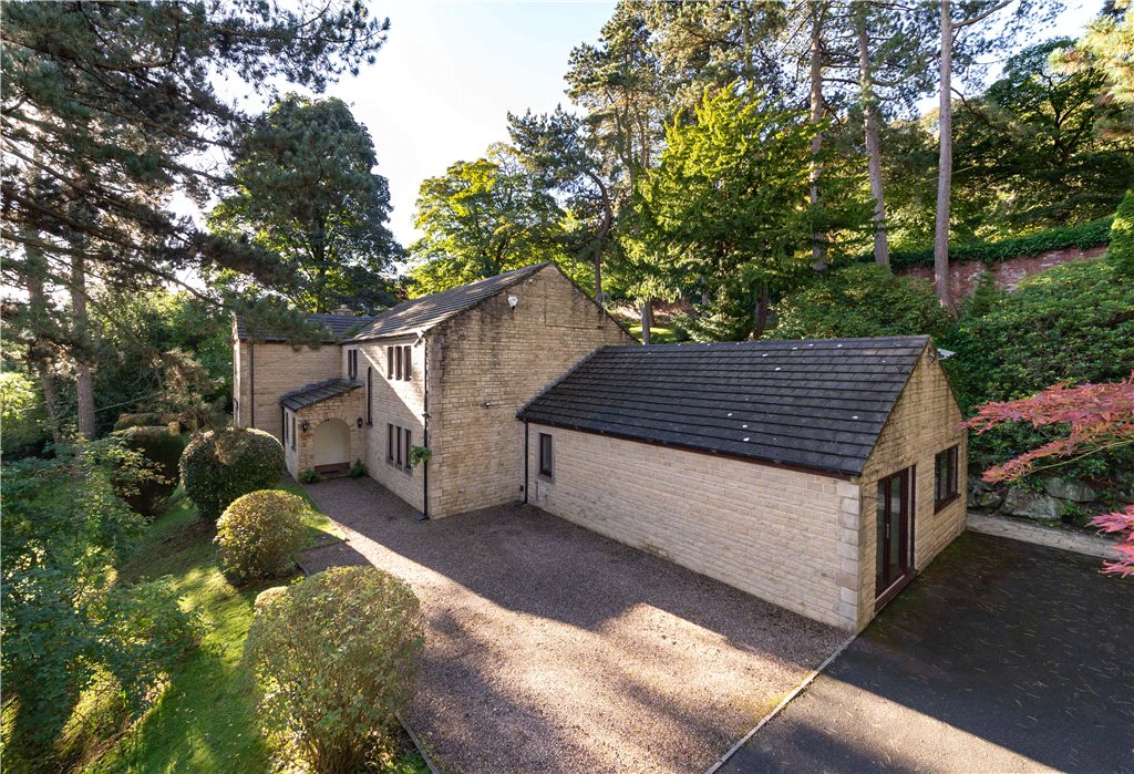 4 bedroom property for sale in Skipton Road, Utley, West Yorkshire