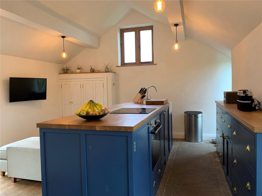 2 bedroom property for sale in Kinnersley, Hereford, HR3 £219,995