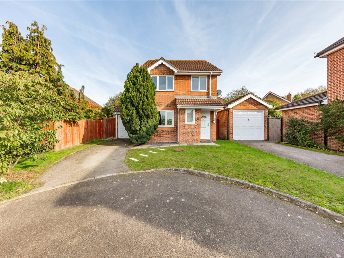 3 bedroom property for sale in Oakham Close, Langdon Hills, Basildon