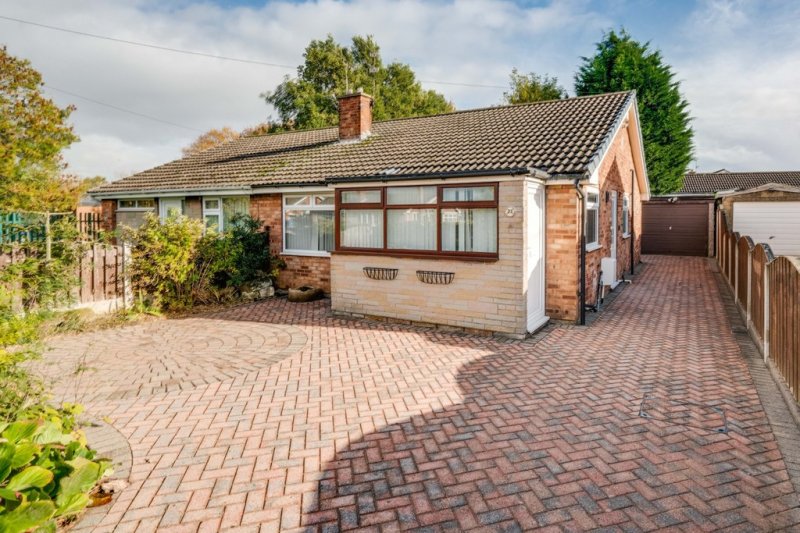 2 bedroom property for sale in Tranmoor Lane, Armthorpe Guide price £