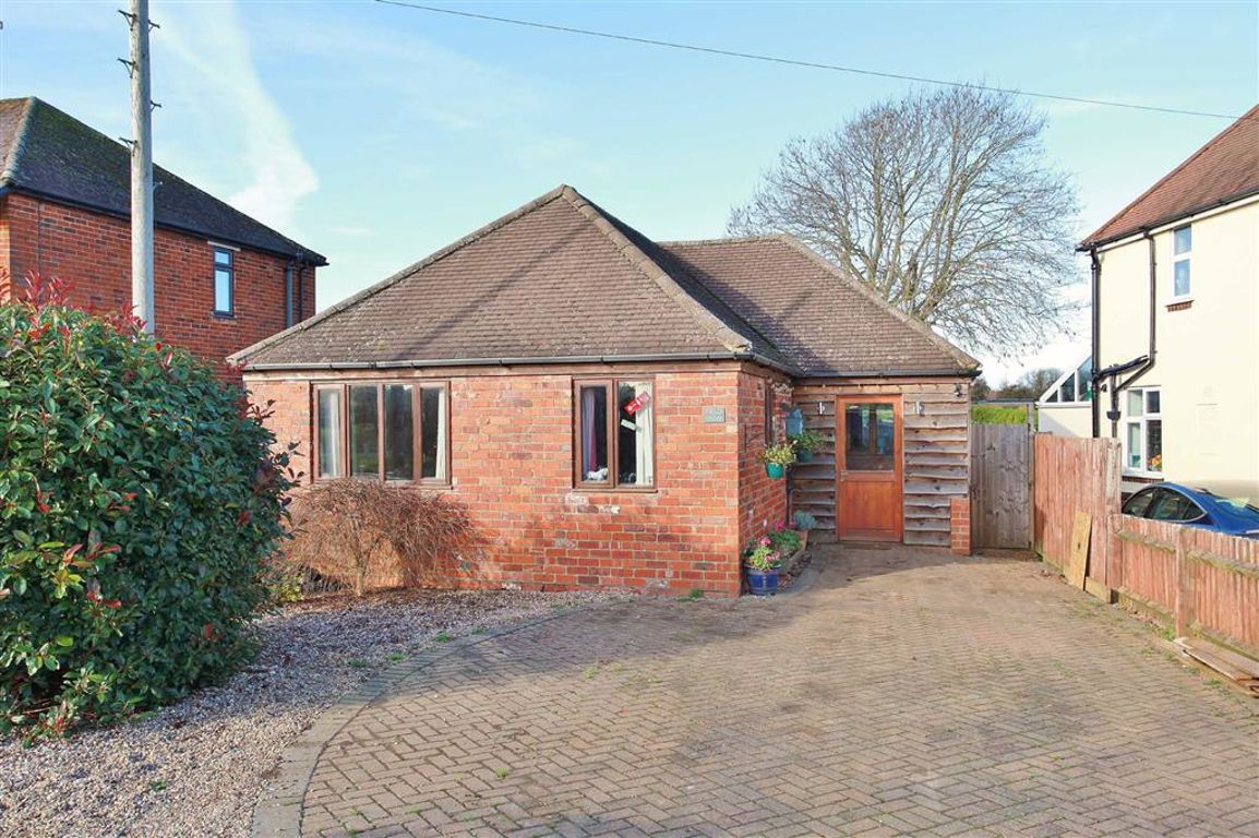 2 bedroom property for sale in Farndon Road, Woodford Halse £259,950 2 bedroom property for sale in Farndon Road, Woodford Halse £259,950