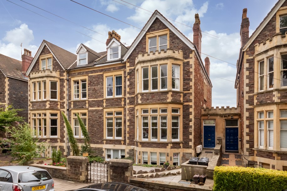 3 bedroom property for sale in Chantry Road,Clifton Guide price £520,000