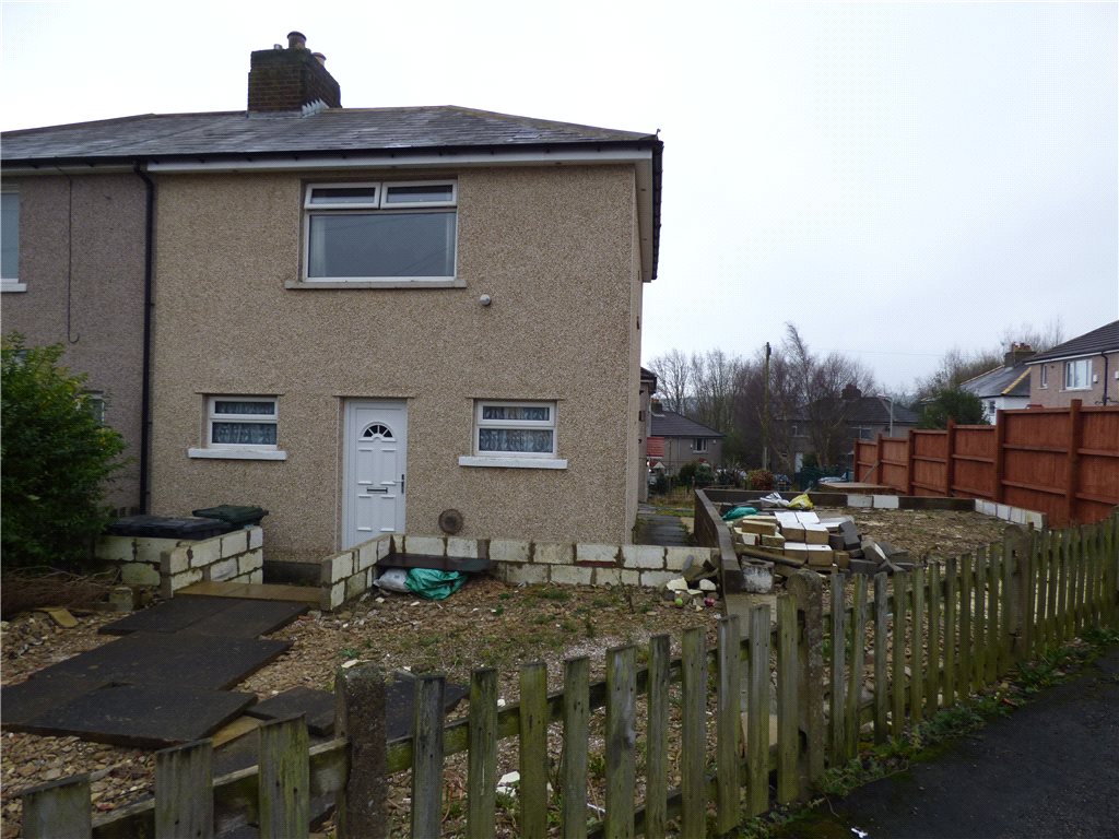 2 bedroom property for sale in Braithwaite Avenue, Keighley, BD22 £70,000