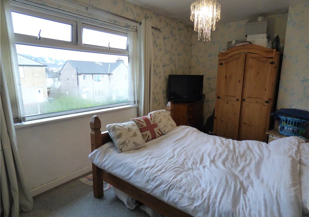 2 bedroom property for sale in Braithwaite Avenue, Keighley, BD22 £70,000