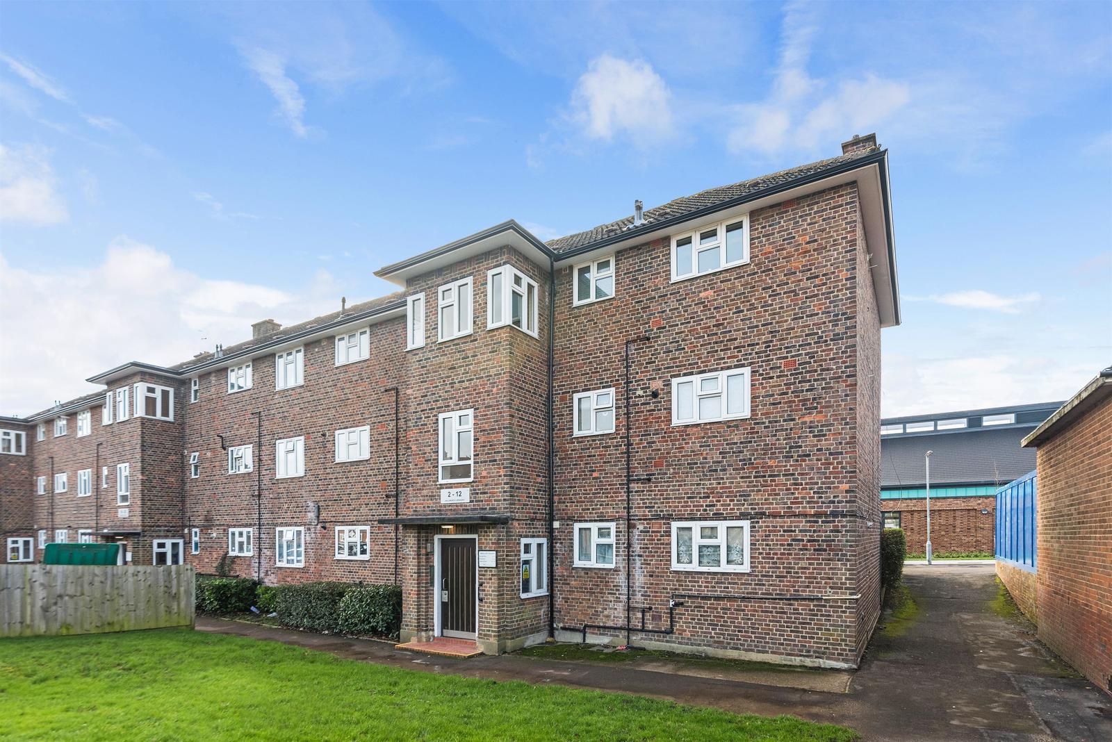 1 bedroom property for sale in Nailsworth Crescent, Merstham, RH1 3JF