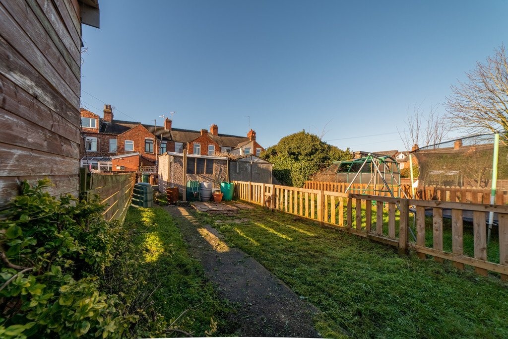 2 bedroom property for sale in Woodville Terrace, Selby Offers in